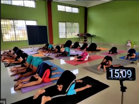 Longest Group Performance of Karnapidasana