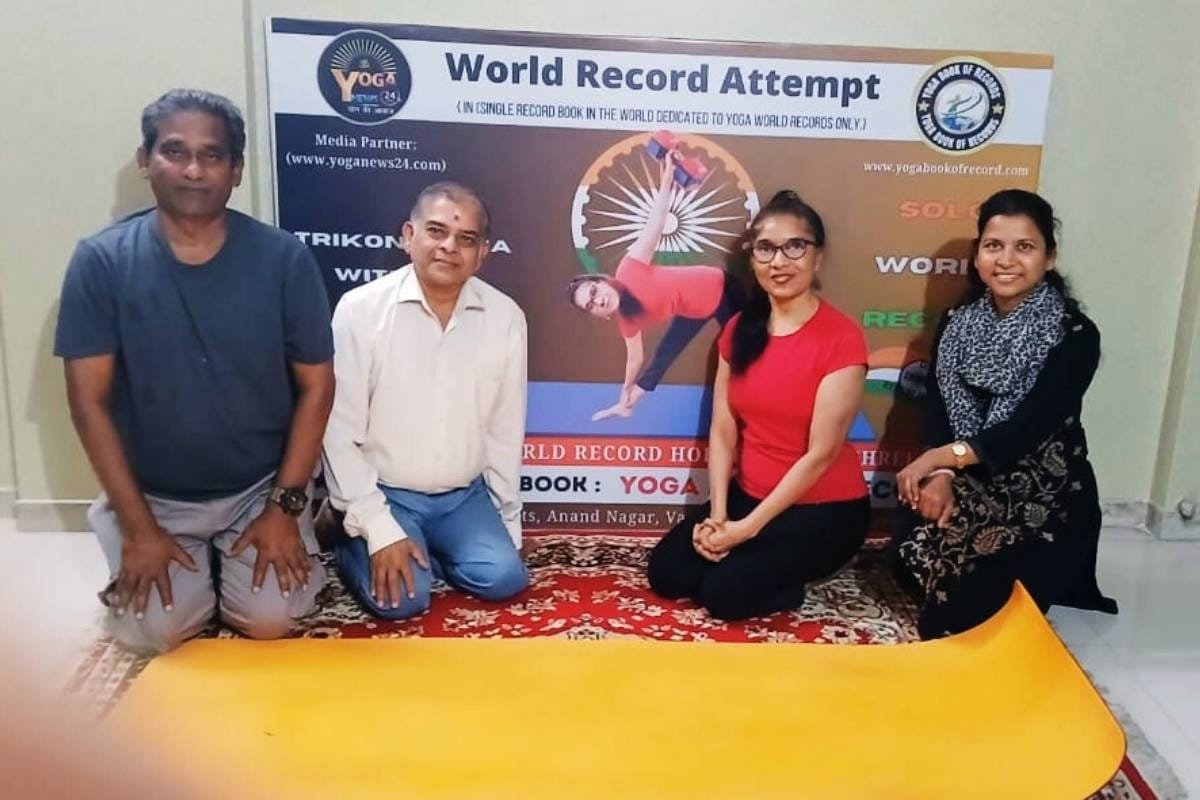 Trikonasana With 5kg Dumbbell – Yoga World Record