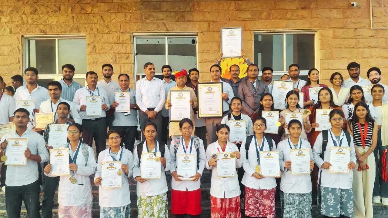 Prof. Govind Sahay Shukla, Vice Chancellor of Dr. S.R. Rajasthan Ayurved University, Jodhpur, and Yogguru Rakesh Bhardwaj with participants holding Yoga Book of Records certificates for a Mass Yoga World Record